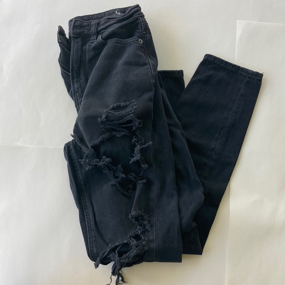 American Eagle Mid Rise Mom Jean